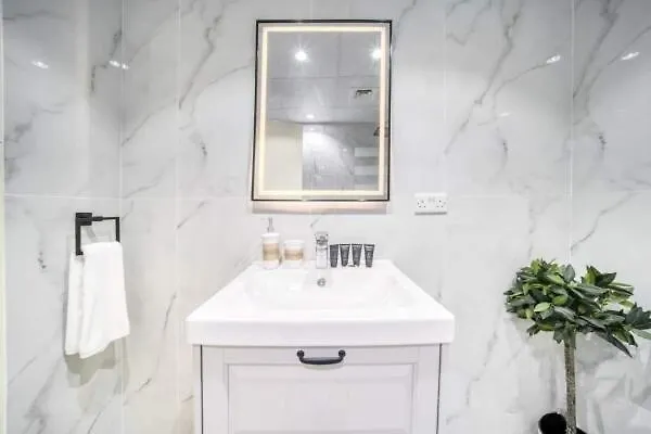 First Class - 1Br - Dubai Marina Apartment