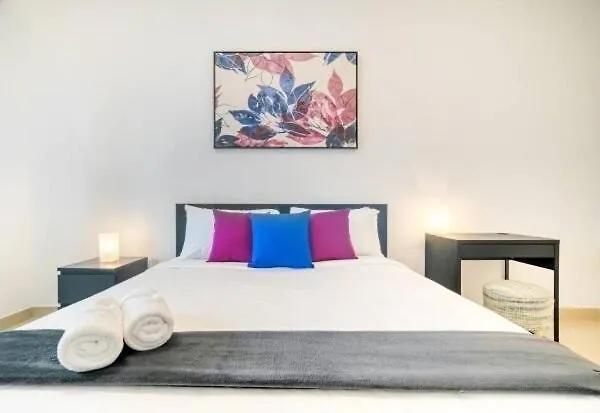 Apartment First Class - 1Br - Dubai Marina United Arab Emirates