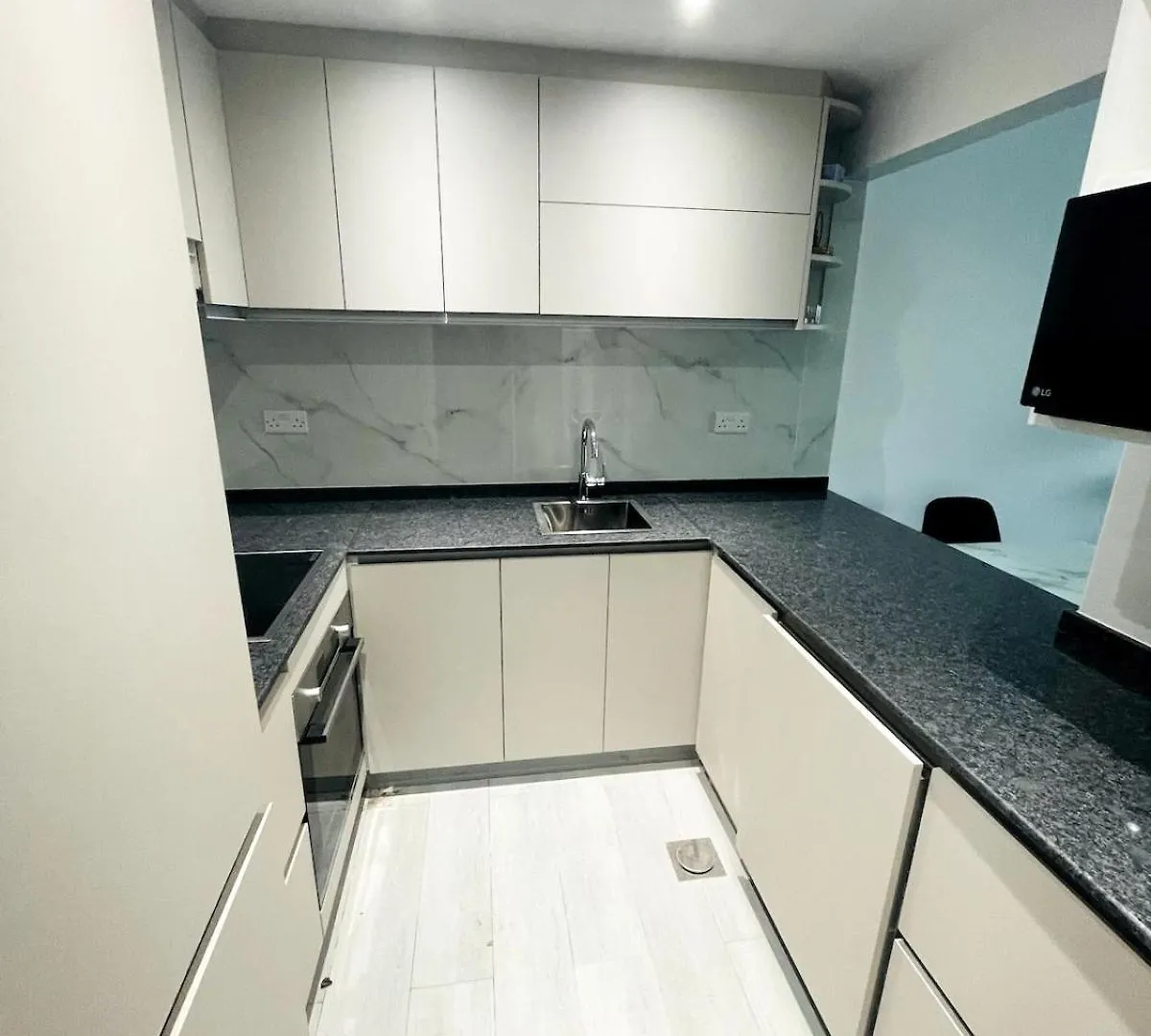 First Class - 1Br - Dubai Marina Apartment